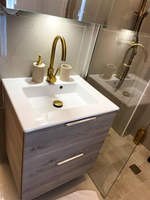 Romantique Jacuzzi, Au Chateau A 30 Min De Paris Apartment Limay Exterior photo