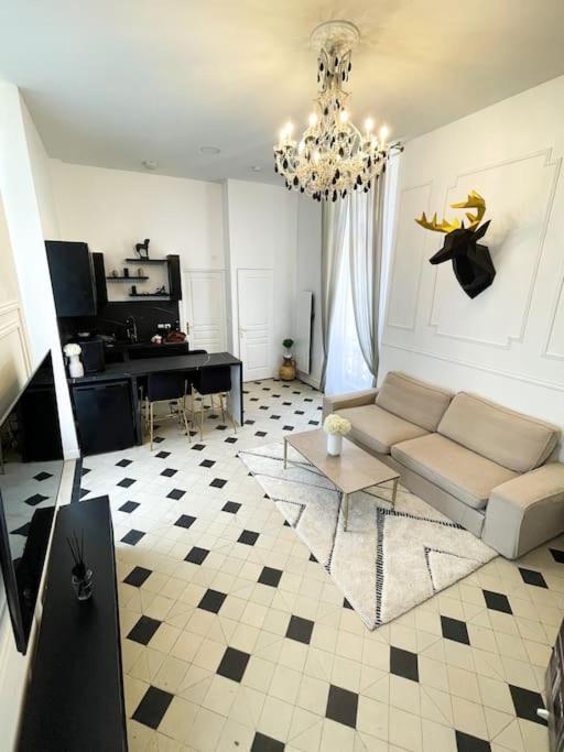Romantique Jacuzzi, Au Chateau A 30 Min De Paris Apartment Limay Exterior photo