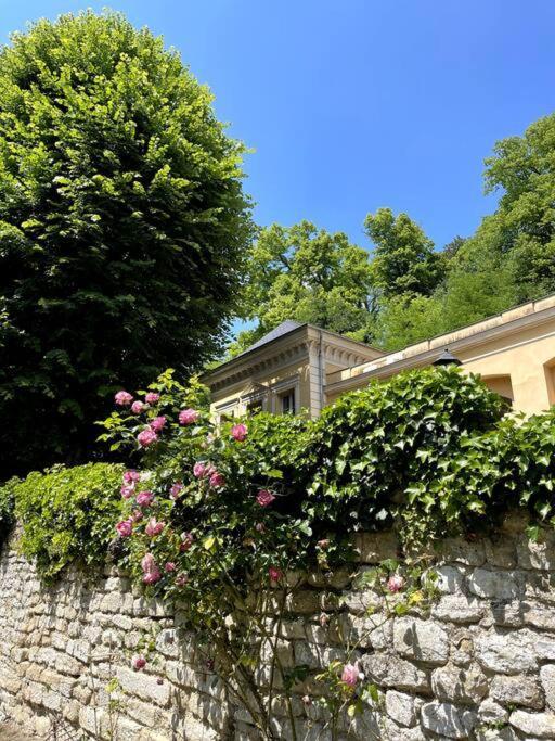 Romantique Jacuzzi, Au Chateau A 30 Min De Paris Apartment Limay Exterior photo