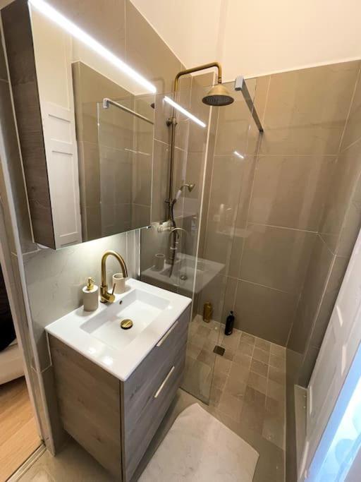 Romantique Jacuzzi, Au Chateau A 30 Min De Paris Apartment Limay Exterior photo