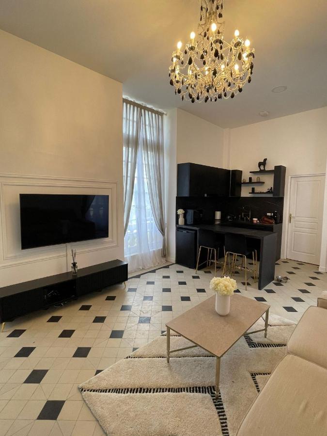 Romantique Jacuzzi, Au Chateau A 30 Min De Paris Apartment Limay Exterior photo